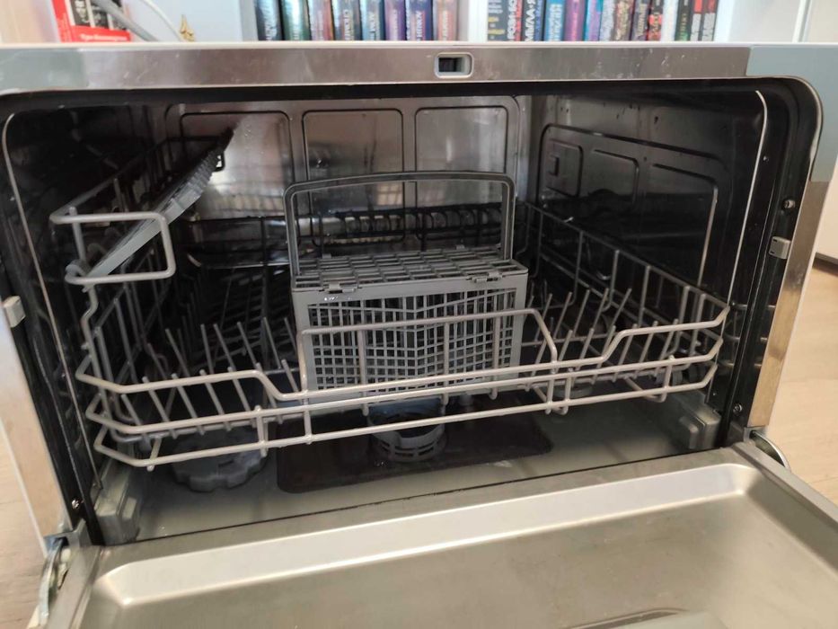 Продавам Съдомиялна AEG  FFB21200CW в гаранция