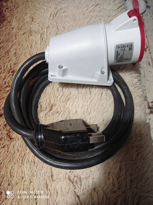 Преходници за трифазен контакт за електромобили