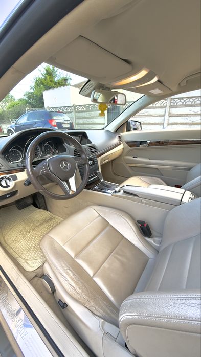 Vand sau schimb  Mercedes-Benz E-Class Coupé E 200 (2012)