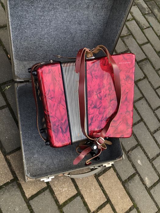 Acordeon vechi de colecție
