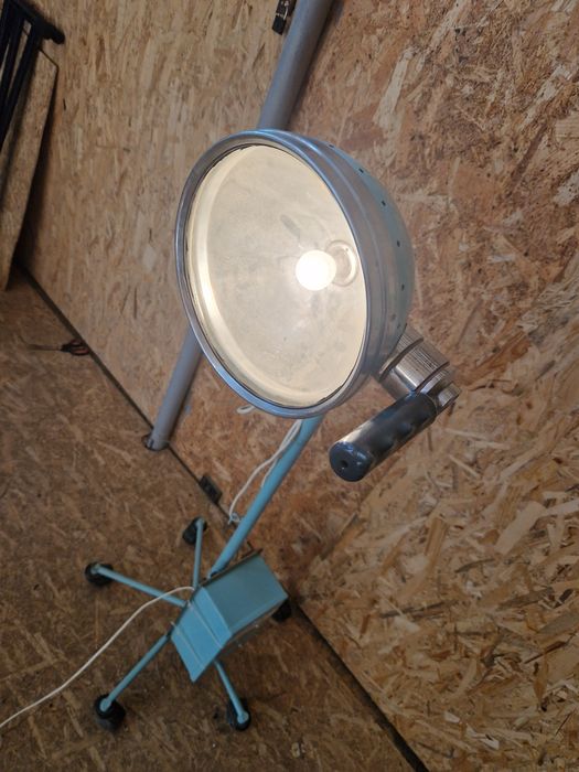 Lampă medicala ajustabila de la 1m la 2m