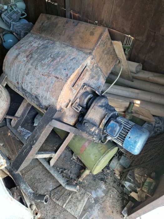 Бетоносмеситель.