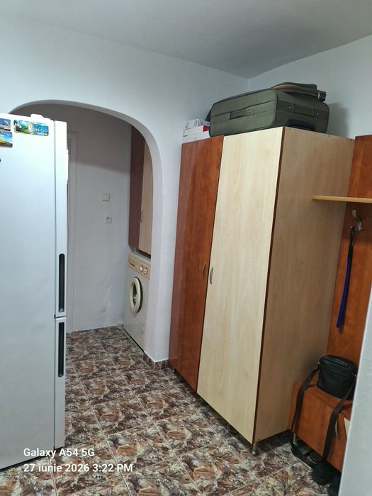 Vind apt 2 camere decomandat etj.1