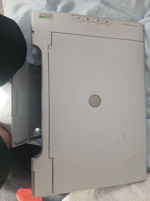 Vând scaner  putin uzat