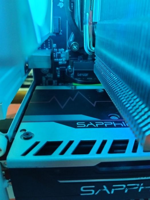 Gaming Montaj Kamp Rx 2304 Saphire Manitor 32 165Hz 2x8 Ram 2667Mhz