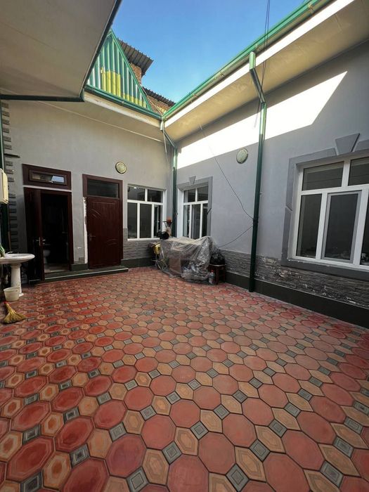 Продаётся участок в центре города рядом с Мирабад Авенью. 2,5 соток .