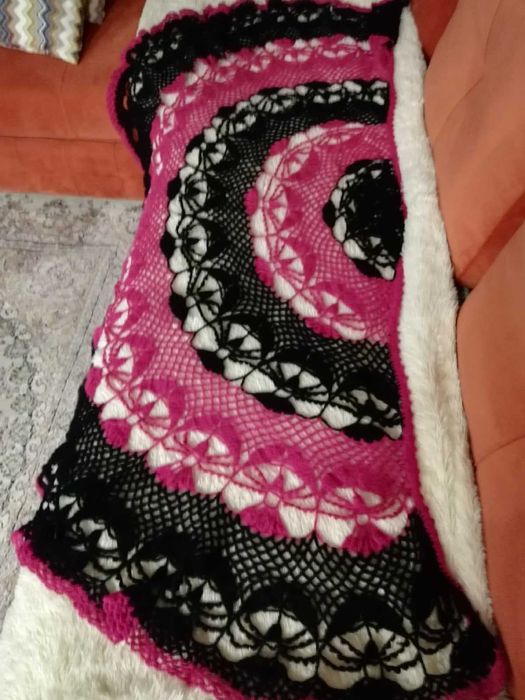 Продам шаль ручной вязки