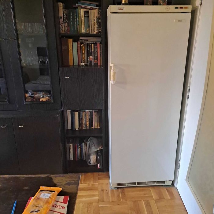 Продавам фризер Зануси. Много запазен.