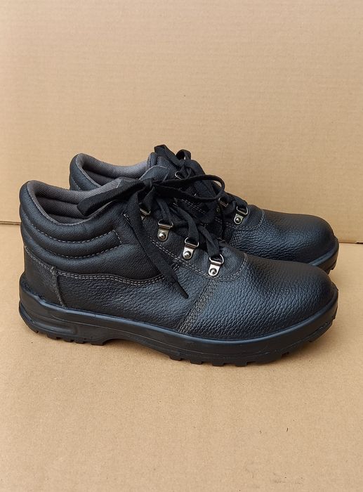 Продается спец обувь (рабочая обувь) из натуральной кожи.