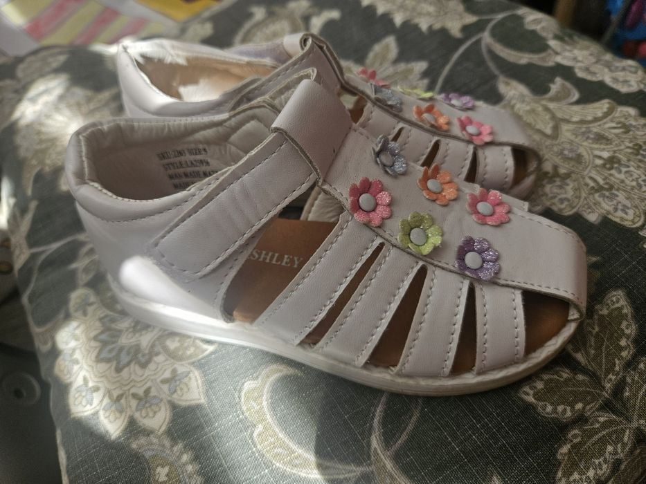 Детски сандали Laura Ashley номер 27