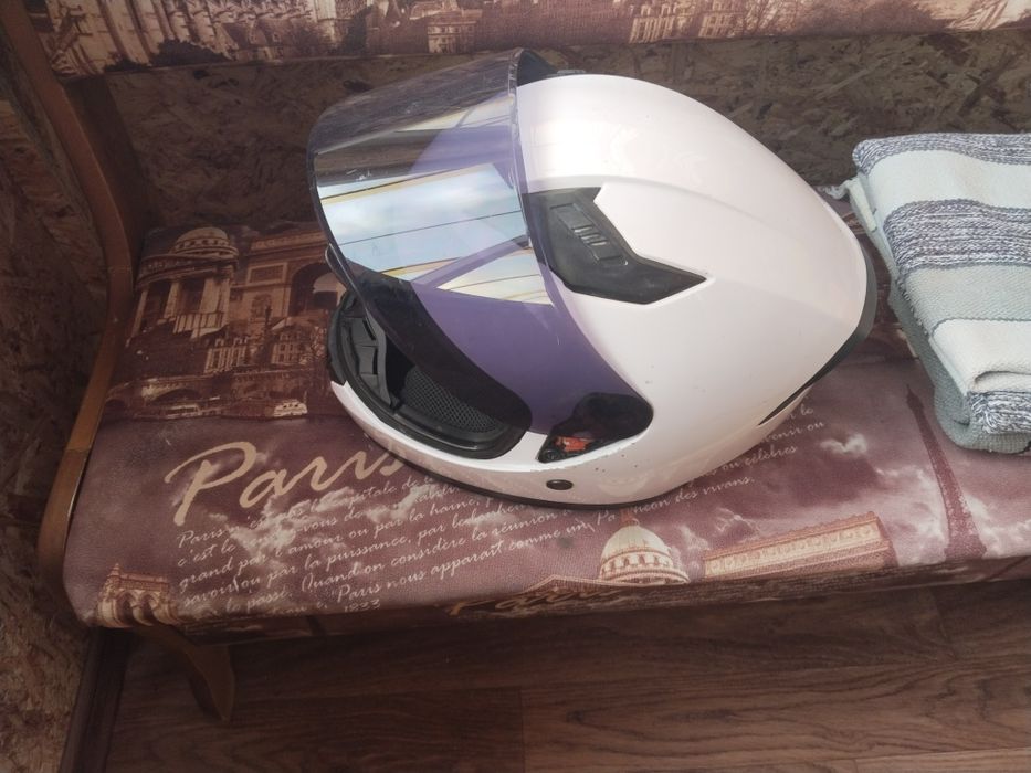 Продам мотошлем YEMA