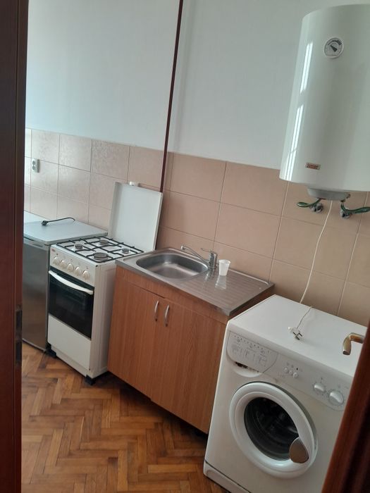 Închiriez garsoniera ultra central