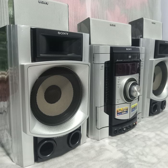 Muzikalniy sentrlar sotiladi.