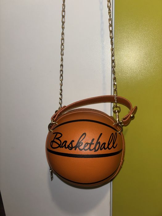 Дамска чанта във форма на баскетболна топка