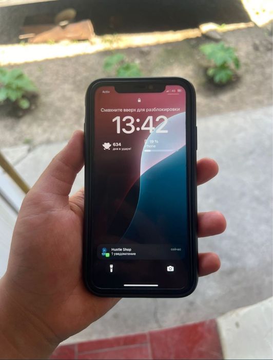 продается 11 айфон