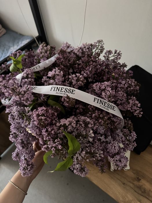 букет цветов с корзиной