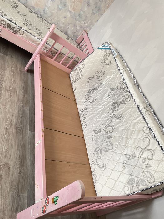 Продам кровати детские с матрасами