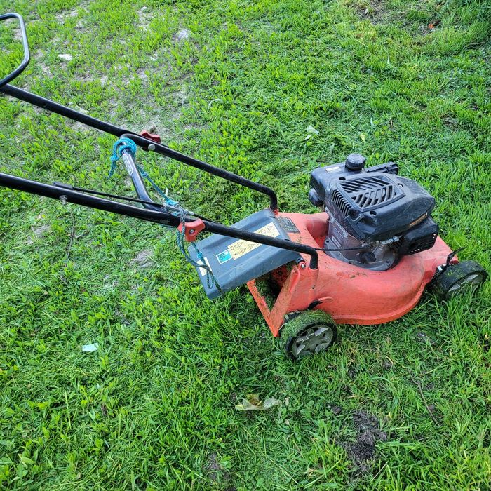 Бензинова косачка.