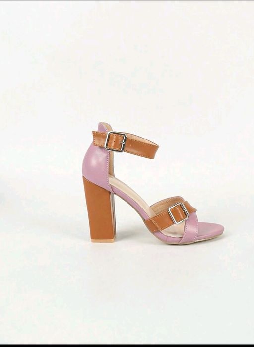 Дамски сандали с катарама