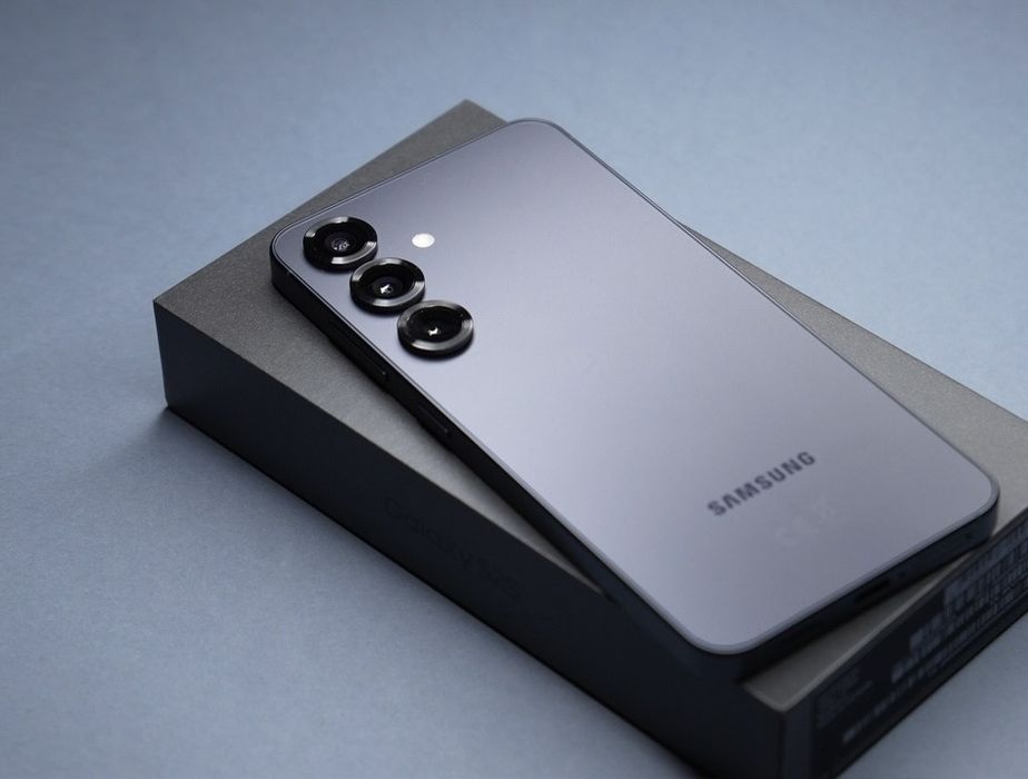 НОВ!!! Samsung Galaxy S25, 12GB RAM, 128GB, 5G, Blueblack +  адаптер