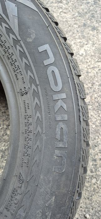 4 anvelope iarna Nokian 235/60/17,dot 2020.Pretul este pe bucata.