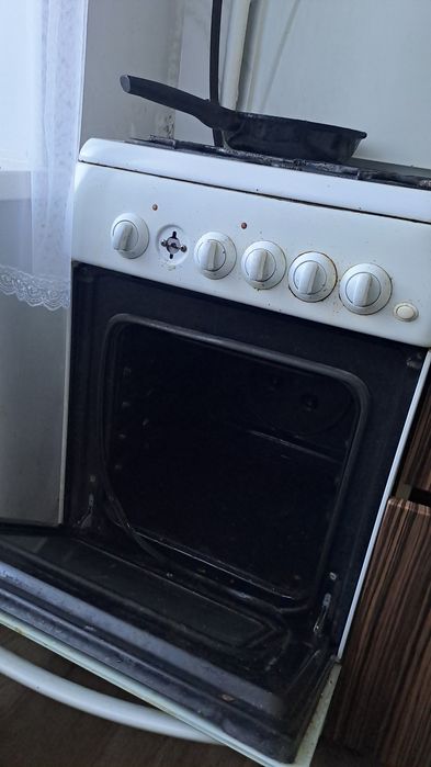 Продам газ плиту