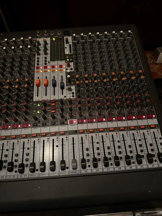 Mixer Behringer XENYX XL3200