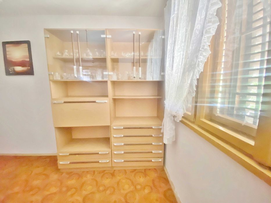 Цена - 40€. Два Компактни Модула за Дневна стая в цвят Млечен Дъб/Бук