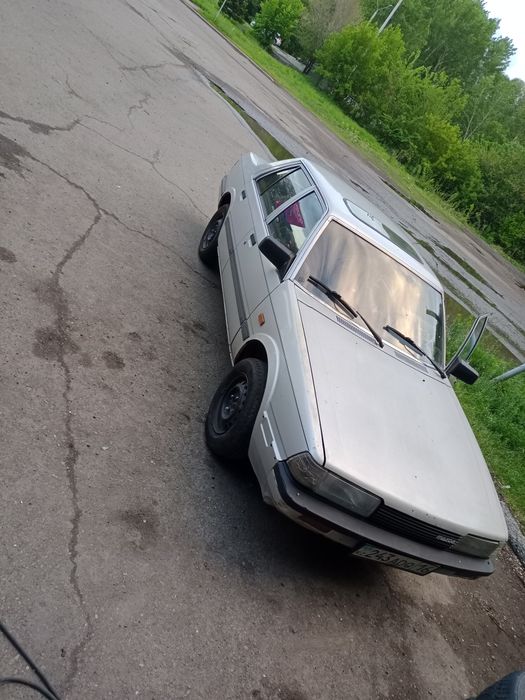 Продам машину Мазда старушка 85года.