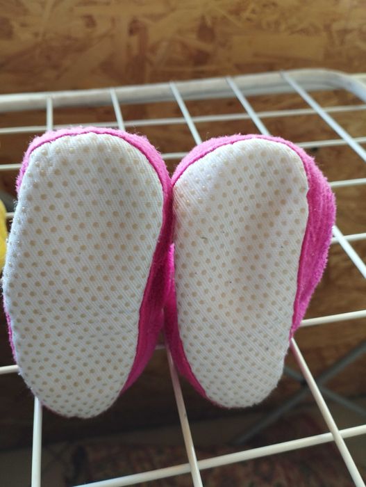 Пинетки девочкам-малышкам.