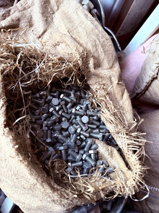 Болт шестигранный с полной резьбой!!!