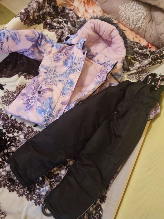 Продам куртку с комбинезоном на девочку