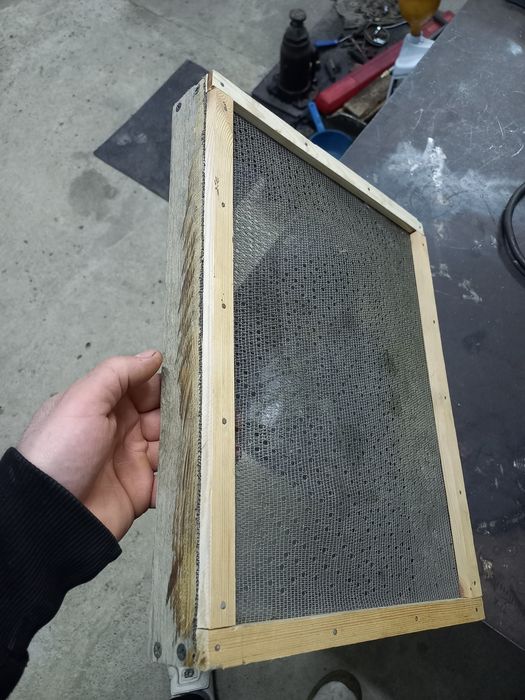 Сито или просеиватель.