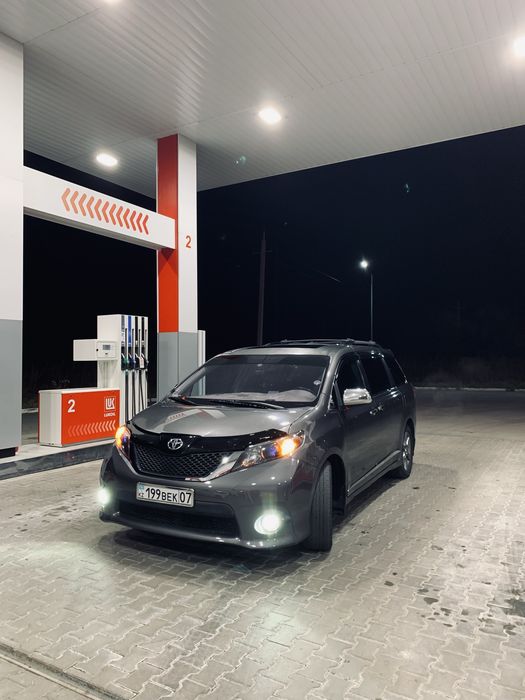 Toyota sienna 2011