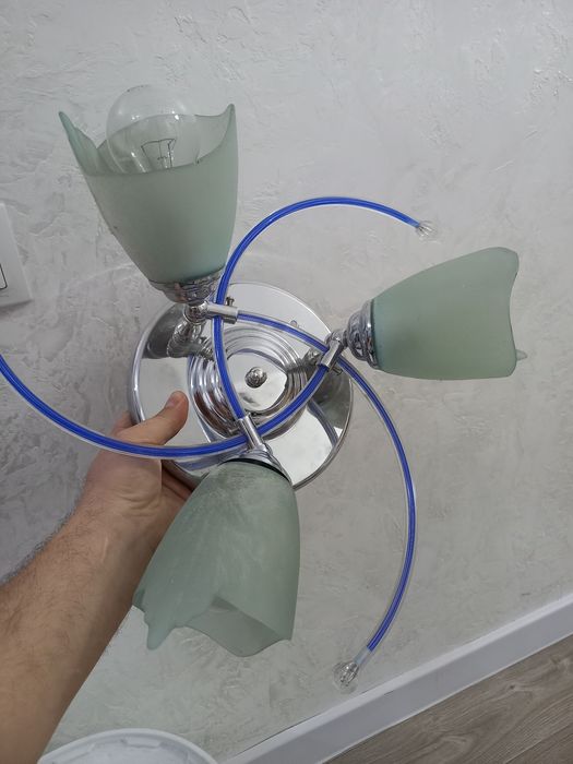 Продам люстру срочно