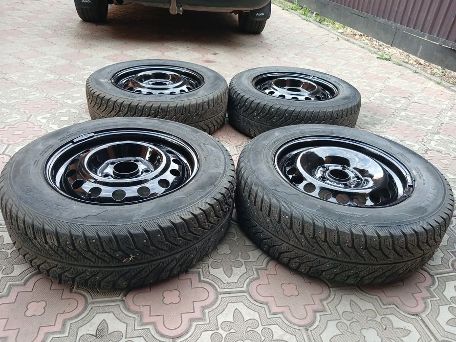 Продам зимнюю резину с дисками R15