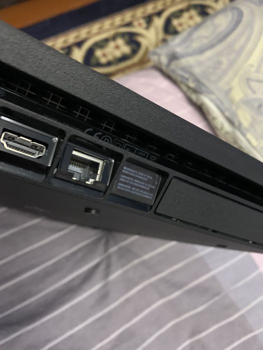 playstation4 slim 1TB один джестика оригинал и оснавные игры