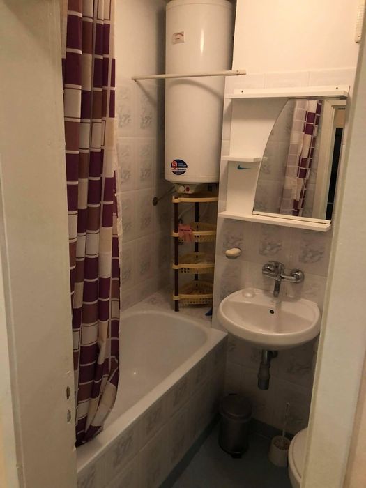 Тристаен, под наем, Център