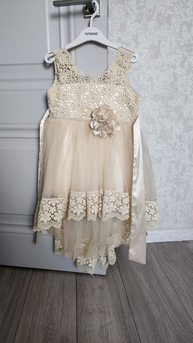 Платье от 4 лет в отличном состоянии