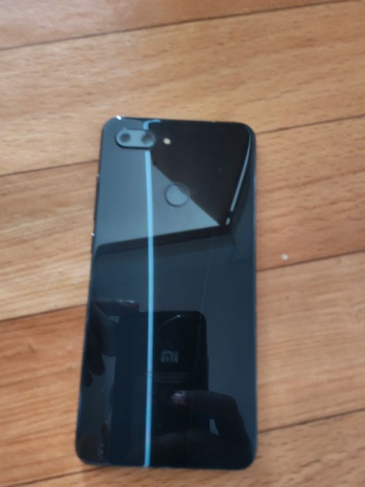 Продам смартфон xiaomi Mi 8 lite