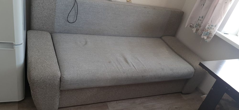 Срочно диван продам