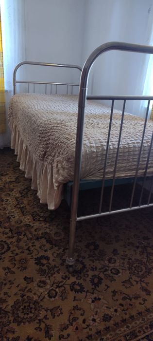 Продам 2 железные кровати