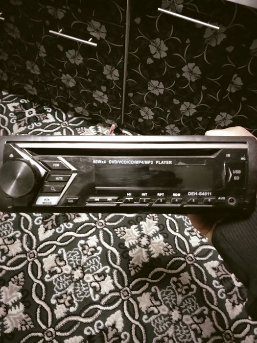 Магнитола зу́р и