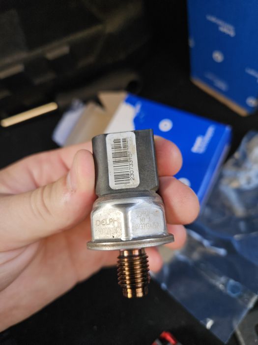 Регулатор и датчик  рейл mercedes c220 w204 om646