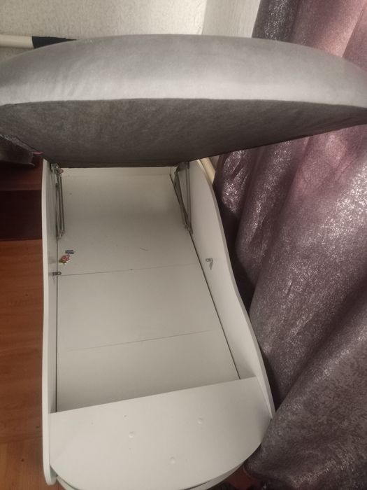 Продам кровать машина