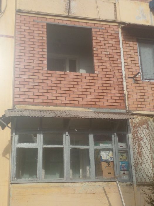 Balkonga sifatli ğisht teramiz.Мастер кладки кирпича.