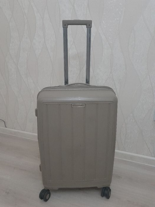 Дорожный чемодан на колесиках