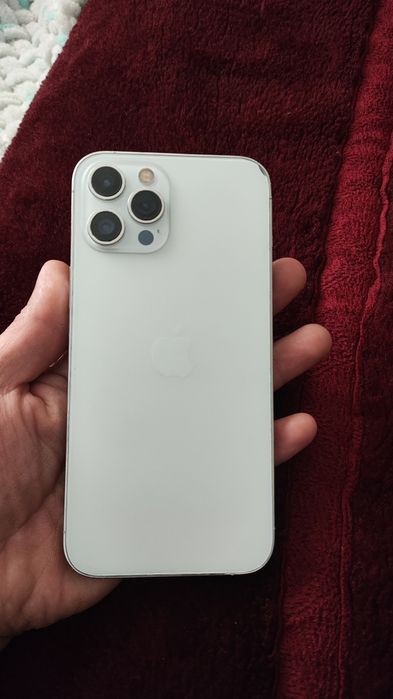 Iphone 12 pro max sotiladi.