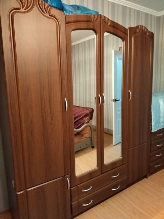 Продам спальный гарнитур