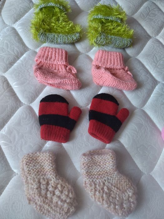 Продам     шапочки .